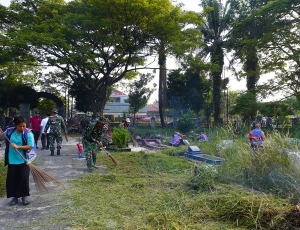 Karya Bakti Jumat Berkah, Kodim 0301/PBR dan Dinsos Provinsi Riau Bersihkan Taman Makam Bahagia Kusuma Dharma