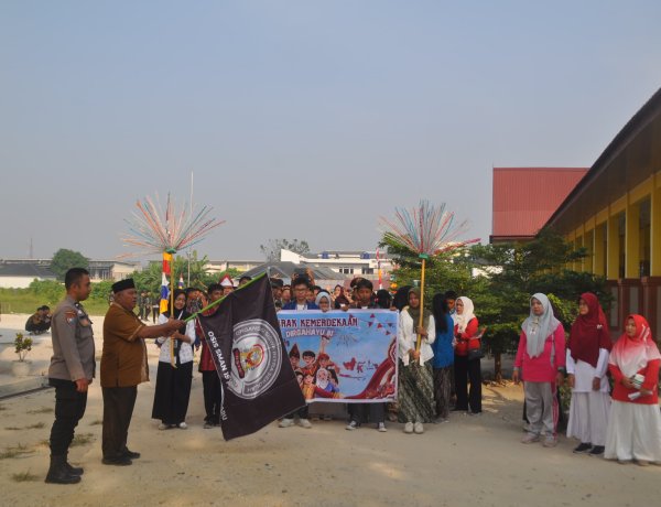 SMAN 19 Pekanbaru Warnai Peringatan HUT RI Ke -81 Dengan Pawai Akbar