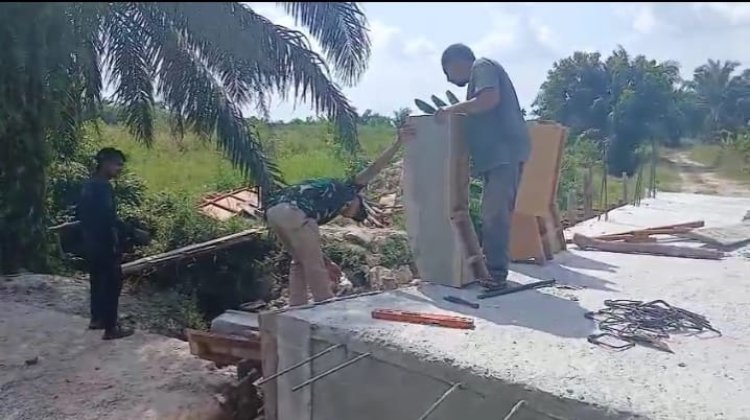Gesa Pembangunan Pagar Tiang,Kodim 0301/ Pbr Fokus Selesaikan Jembatan Garuda