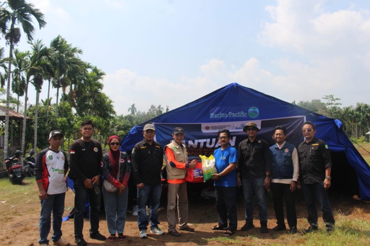 PNKT Bantu Warga Bengkalis : Sembako Peralatan Karhutla dan Ribuan Liter air bersih