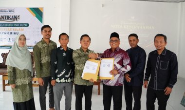 KPU Provinsi Riau dan Universitas Islam Al-Kifayah Riau Perkuat Sinergi melalui Penandatanganan MoU