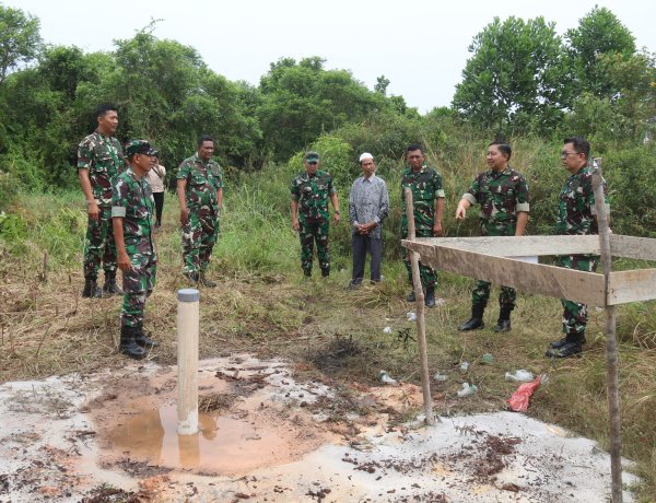 Tim Karhutla Mabes TNI Tinjau Pembuatan Sumur Bor di Wilayah Kodim 0301/Pekanbaru