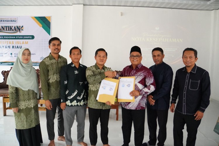 KPU Provinsi Riau dan Universitas Islam Al-Kifayah Riau Perkuat Sinergi melalui Penandatanganan MoU